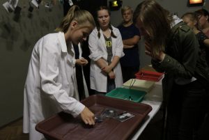 MNN 2018_083